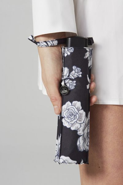 Фотографія Парасолька жіноча Fulton L340 Miniflat-2 Black and White Floral (Черно-білі квіти) L340-037744 - купити 96637 за 1 280 грн
